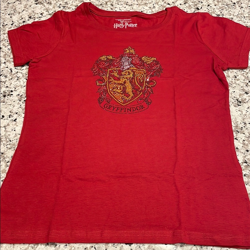 3/$25🛍️ Harry Potter, S, Gryffindor Red Short Sleeve Tee, bedazzled, crest, NWT